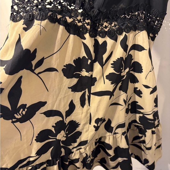 Black and Cream V-Neck Spaghetti Strap Midi Dress - Picture 12 of 15